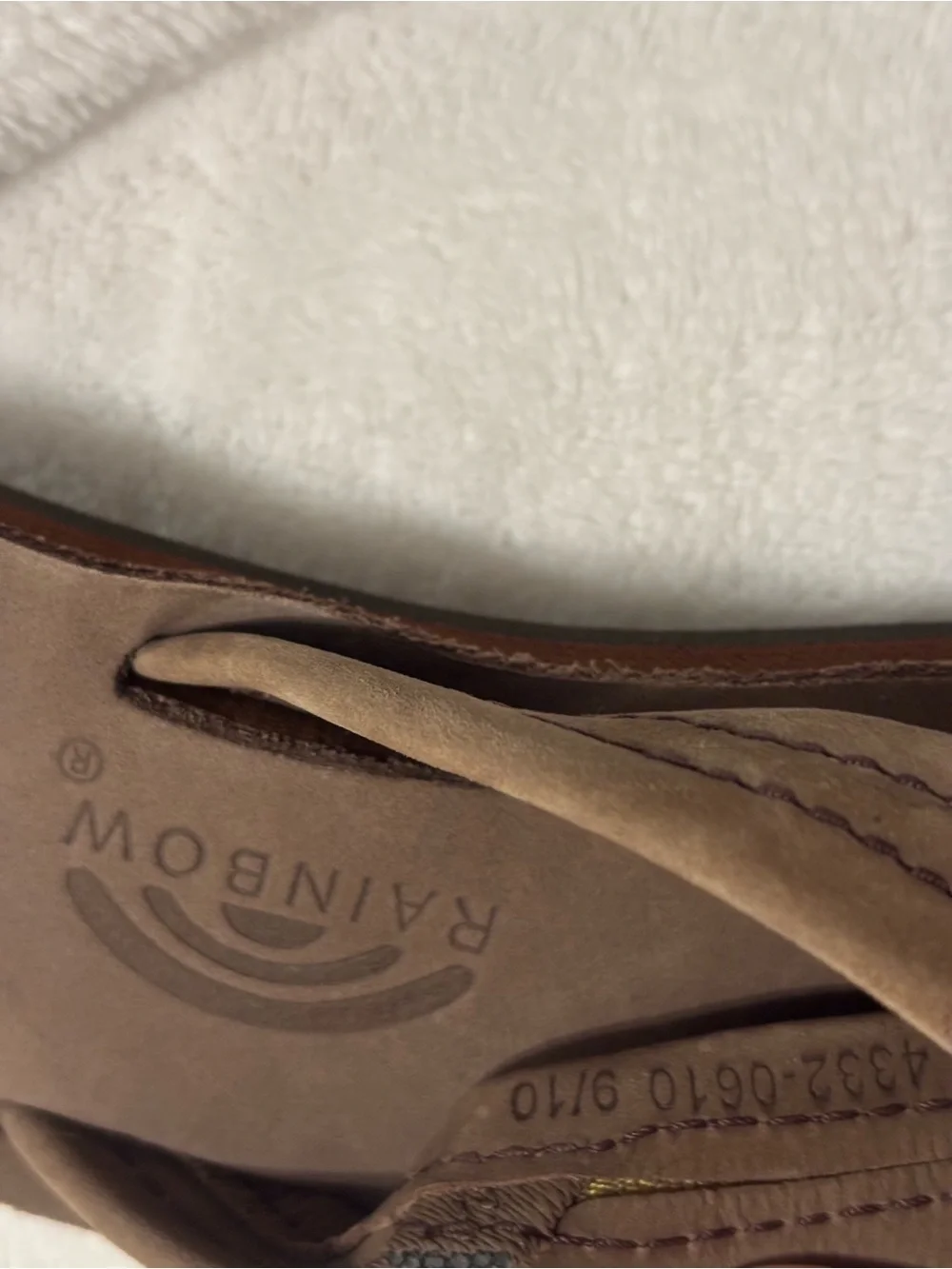 Kids Rainbow Leather Flip Flops in Brown size 9/10